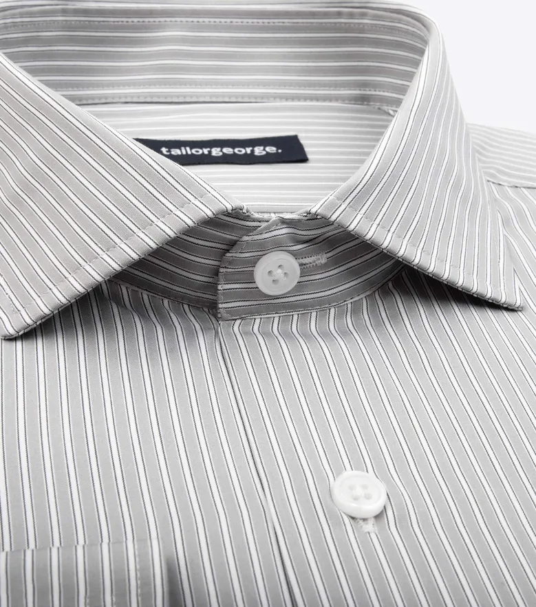Bügelleichtes, schlichtes weißes Popeline-Hemd