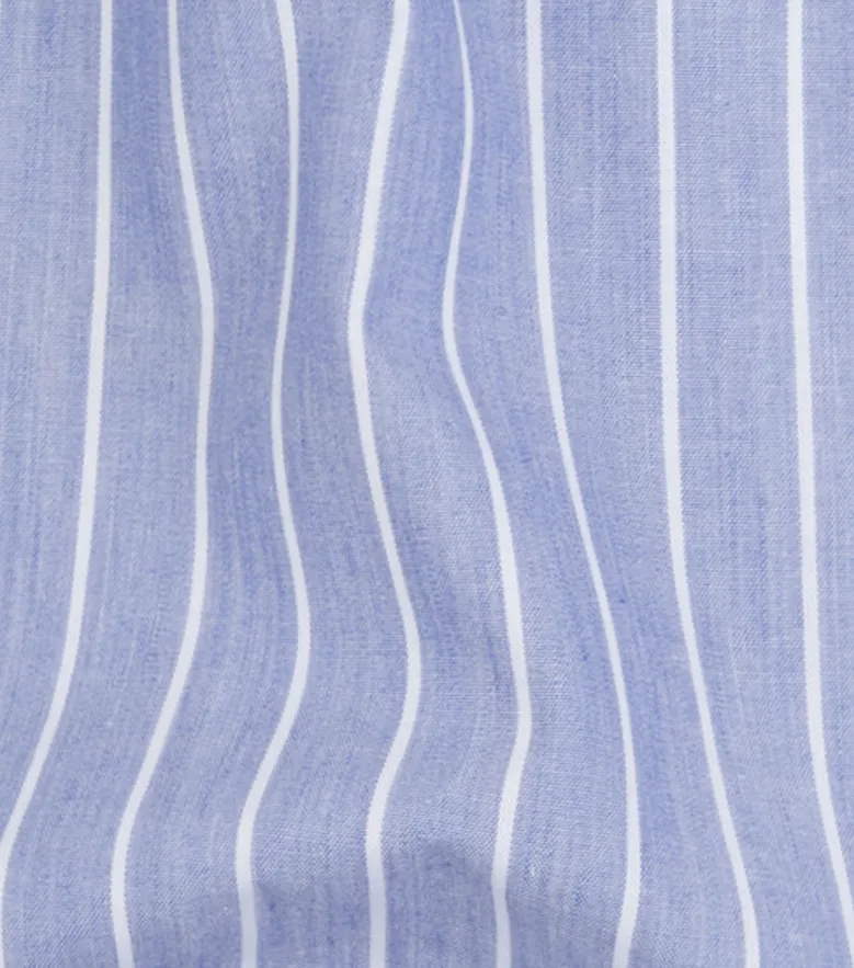 Bügelleichtes, schlichtes weißes Popeline-Hemd