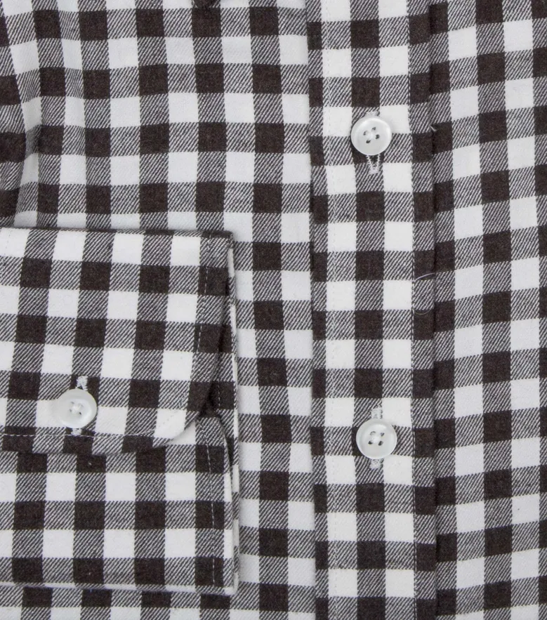 Bügelleichtes, schlichtes weißes Popeline-Hemd