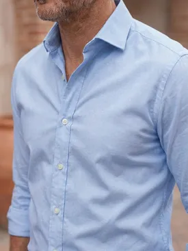 Himmelblaues Chambray-Hemd